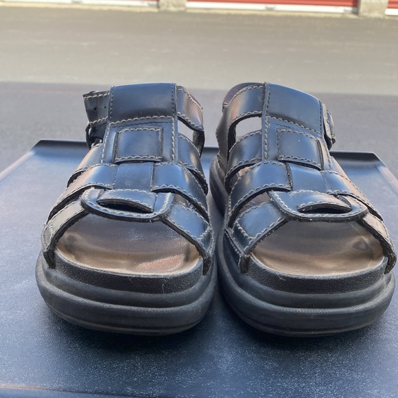 State Street Women’s Black Leather Fisherman Buckle Air Wair  Sandals Size 9.5 - Picture 2 of 16